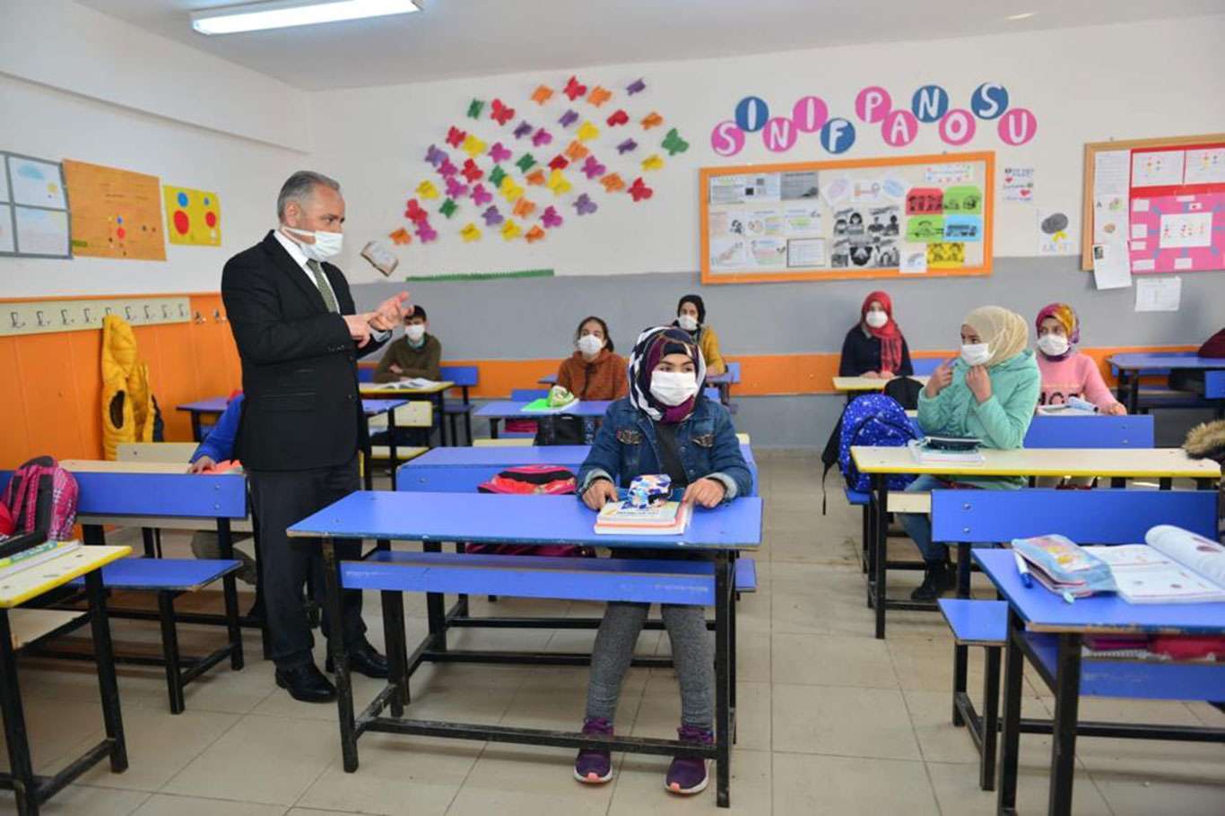 18 milyon öğrenci yarın ders başı yapacak